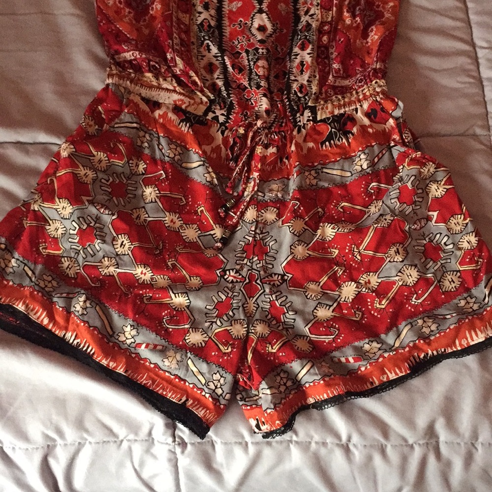 Patterned Romper - Picture 3 of 4